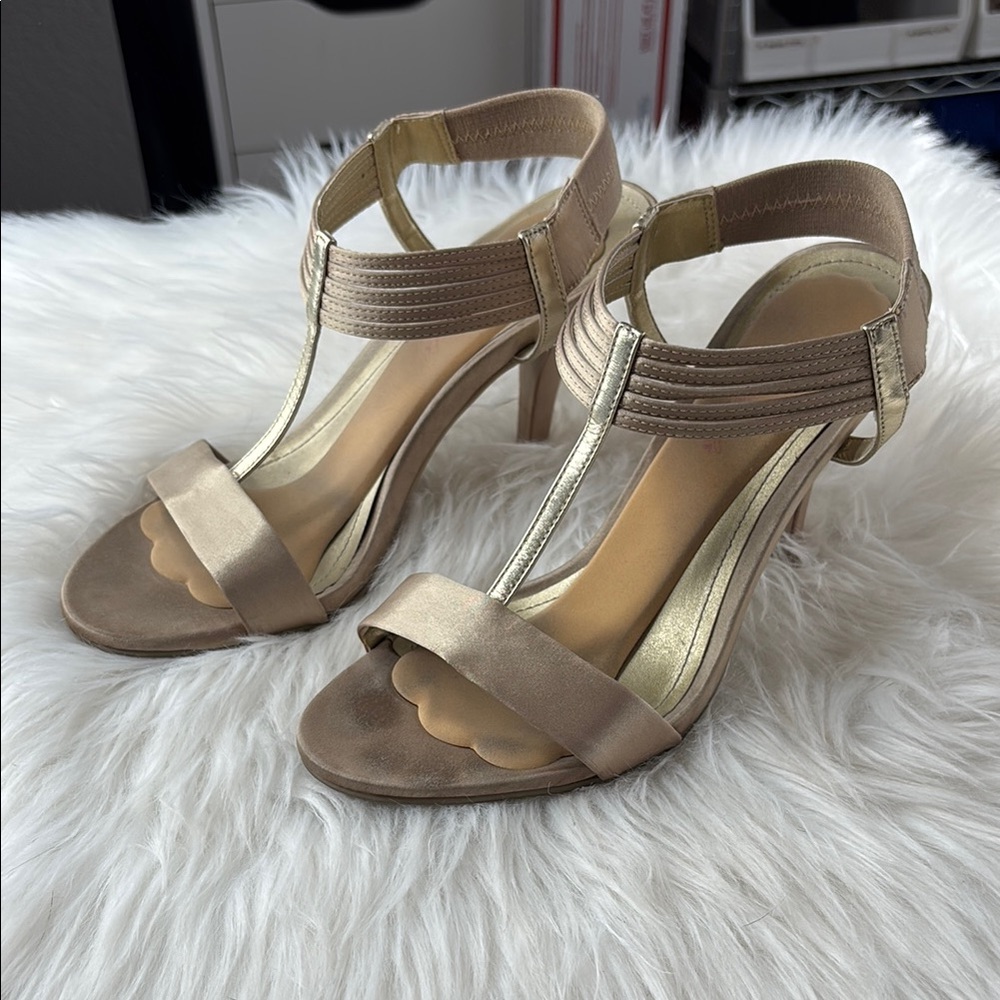 Kenneth Cole Gold Satin Heels T-Strap Design